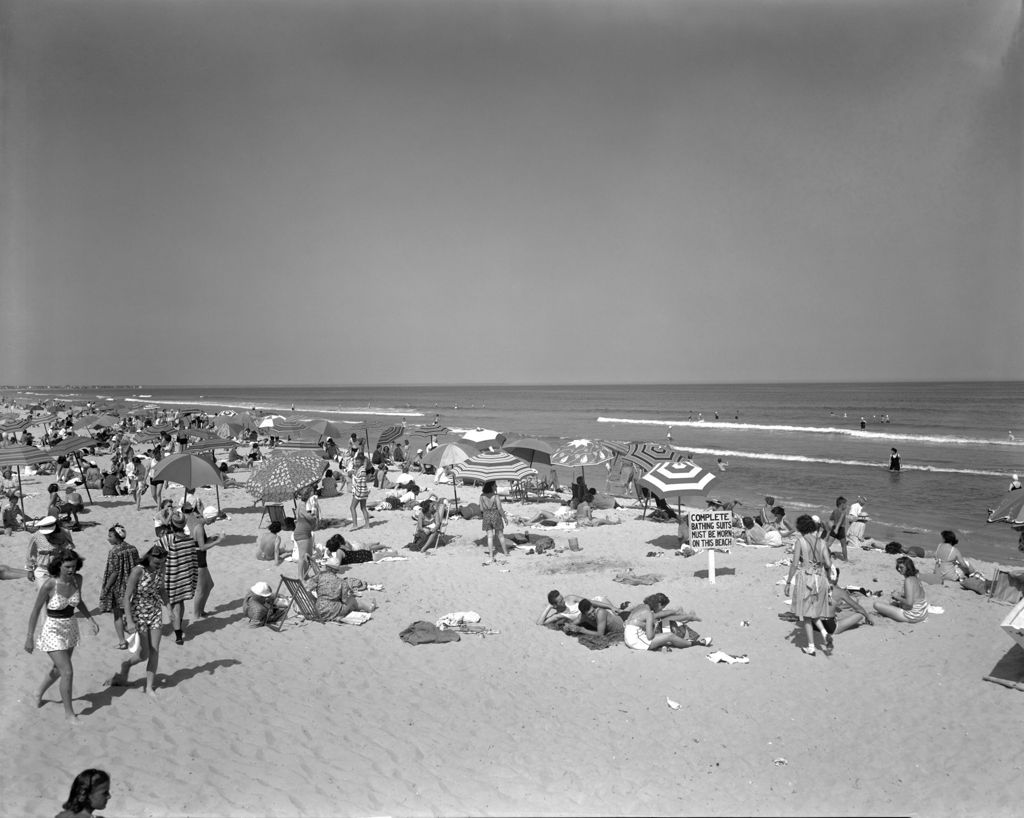 Miniature of A Group Of People At The Beach