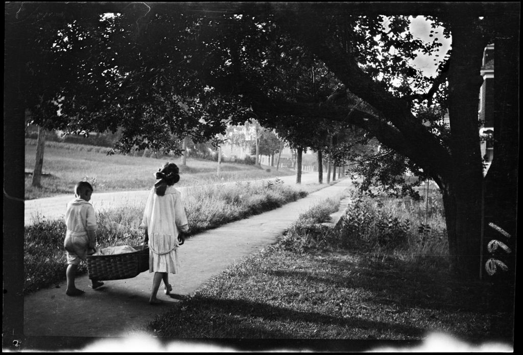 Miniature of Tots- Don Helps Carry Basket