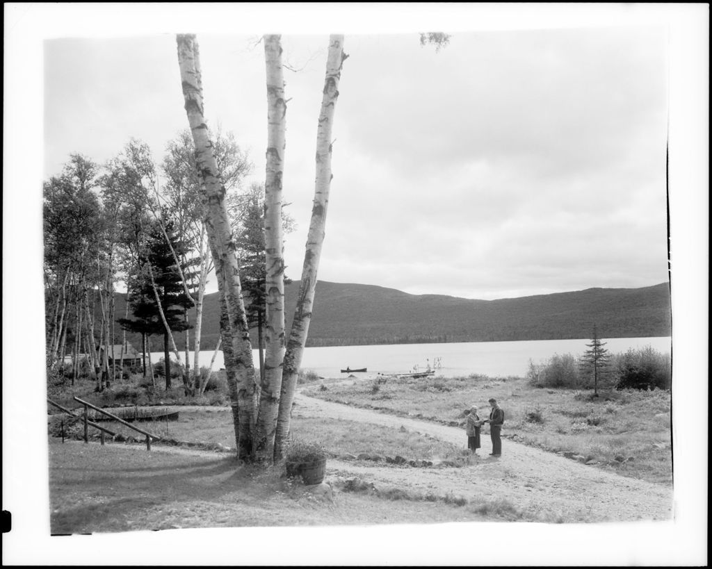 Miniature of People Enjoying A Day At The Lake