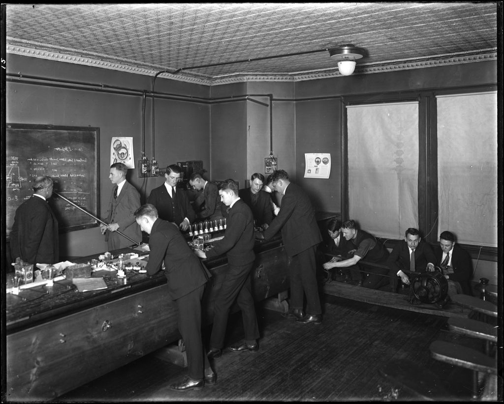 Miniature of Students In An Electronics Class At Bates College
