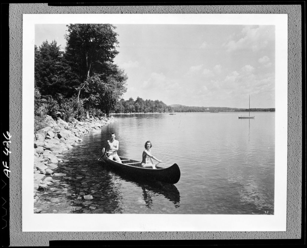 Miniature of A Couple Canoeing In Jefferson
