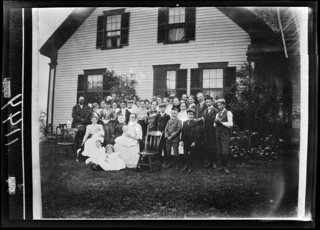 Miniature of A Large Group Photo "Clydes"