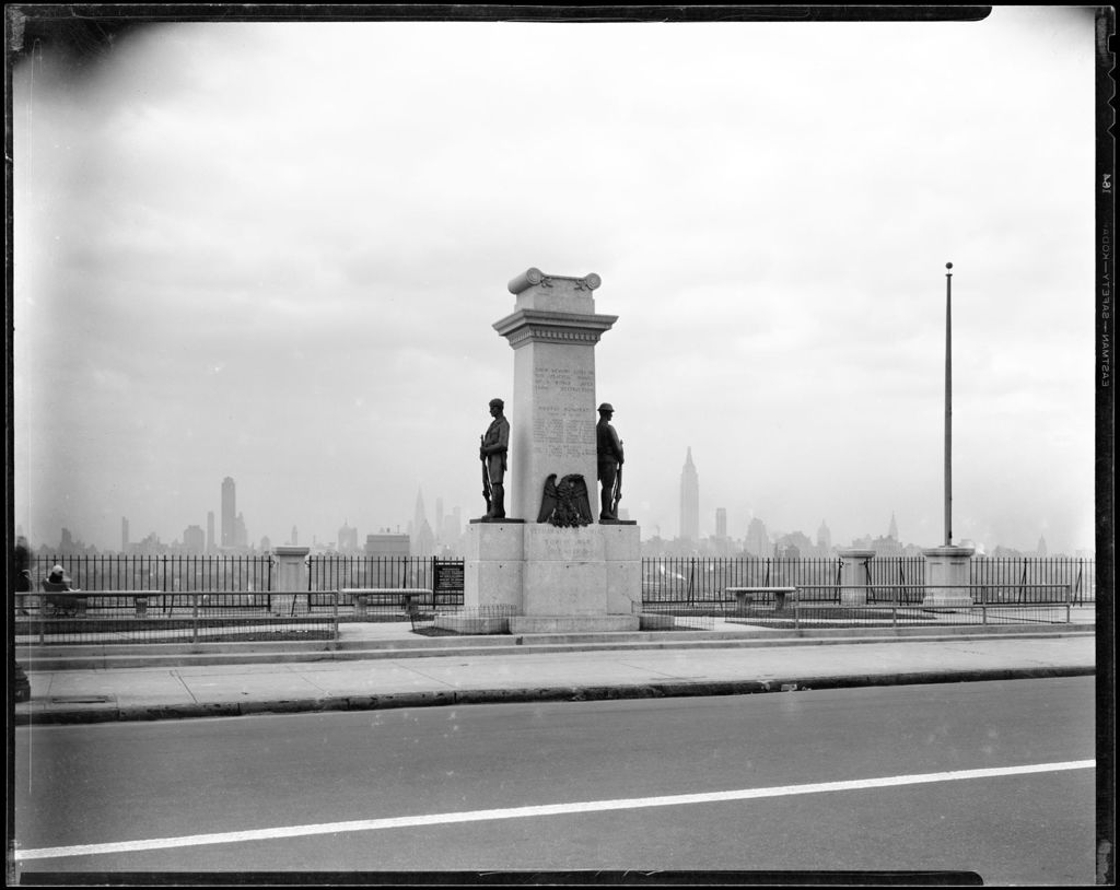 Miniature of View, From New Jersey Bridge, Of Memorial To World War Veterans 1911-1918, View Of New York Skyline