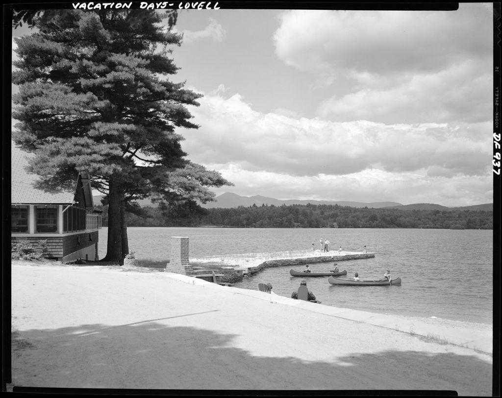 Miniature of People Canoeing And Enjoying A Day At A Lake In Lovell, Nice Clouds Over The Mountains