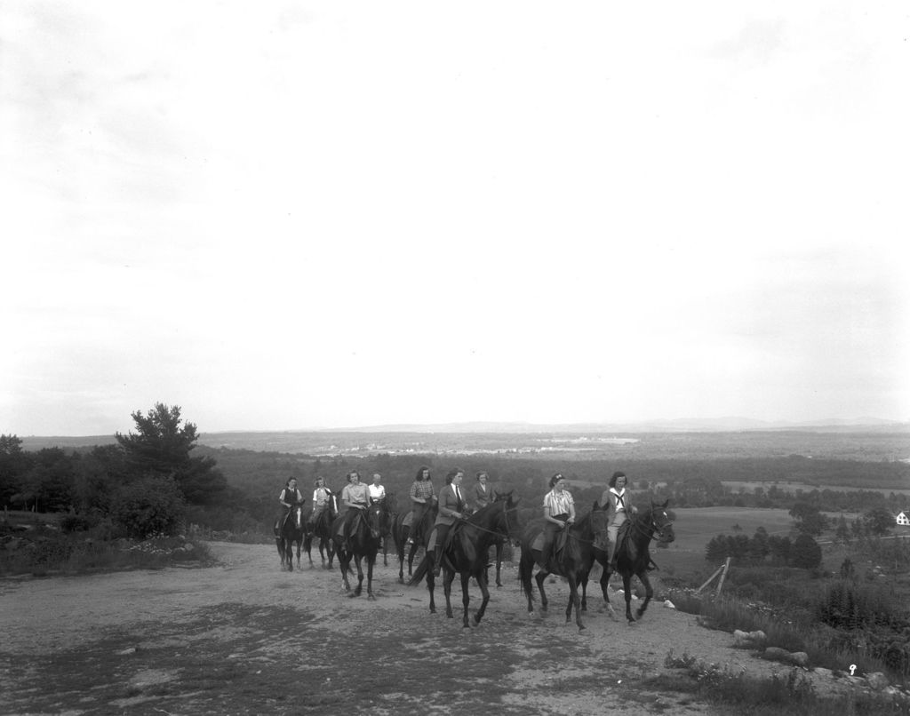 Miniature of Group Of Horseback Riders On A Hilltop, Spectacular View In Jefferson